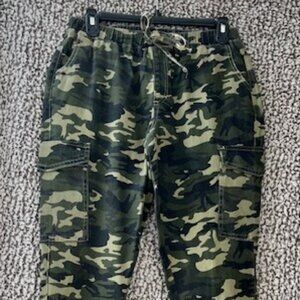 ALMOST FAMOUS Green Camo Elastic Cuff Pants